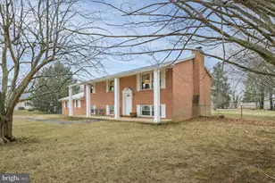 8137 Summit Point Rd, Charles Town, WV 25414 - Photo 3