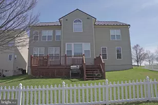 218 Braddock St, Charles Town, WV 25414 - Photo 7