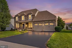 142 Lewis Washington Dr, Charles Town, WV 25414 - Photo 1