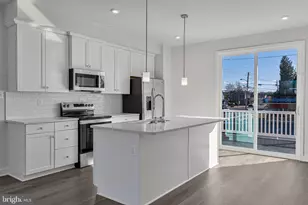 1110B Oasis Ave, Ranson, WV 25438 - Photo 9