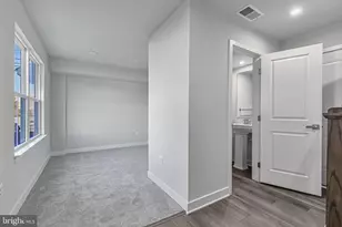 1110B Oasis Ave, Ranson, WV 25438 - Photo 5