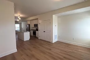 113 W North St, Charles Town, WV 25414 - Photo 5