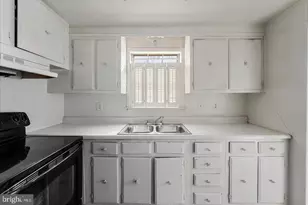 111 S McDonald St, Ranson, WV 25438 - Photo 9