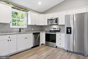 153 Chrissys Cir, Harpers Ferry, WV 25425 - Photo 5