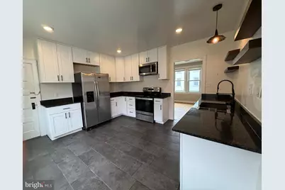 317 E 1st Avenue, Charles Town, WV 25414 - Photo 5