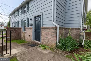 218 S West St, Charles Town, WV 25414 - Photo 3