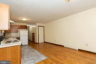 218 S West St, Charles Town, WV 25414 - Photo 7
