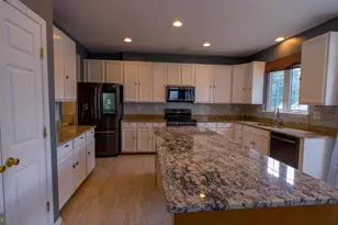 308 Braddock St, Charles Town, WV 25414 - Photo 5