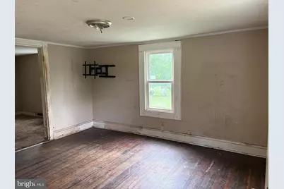 323 W Academy Street, Charles Town, WV 25414 - Photo 7