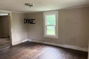 323 W Academy St, Charles Town, WV 25414 - Photo 7
