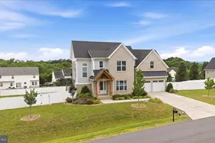 347 Moonstone Dr, Kearneysville, WV 25430 - Photo 1