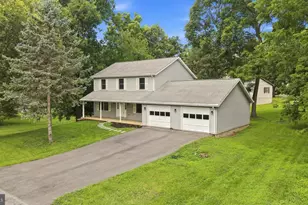 105 Fenway Dr, Charles Town, WV 25414 - Photo 3