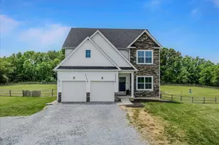 32 Trophy Ct, Kearneysville, WV 25430 - Photo 1