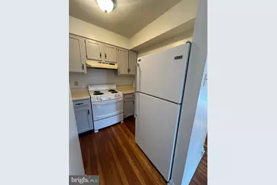 400 E Washington Street #4, Charles Town, WV 25414 - Photo 5