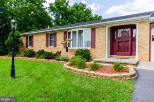 887 Woodbury Dr, Kearneysville, WV 25430 - Photo 1