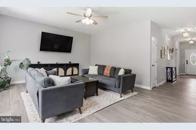 553 Rippon Village Dr, Charles Town, WV 25414 - Photo 5