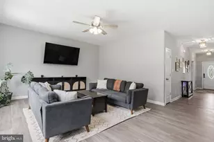 553 Rippon Village Dr, Charles Town, WV 25414 - Photo 5