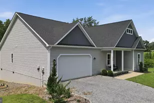 553 Rippon Village Dr, Charles Town, WV 25414 - Photo 3