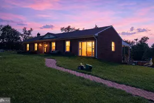73 Doe Walk Ln, Kearneysville, WV 25430 - Photo 1