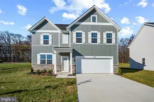 526 Buckeye Dr, Shenandoah Junction, WV 25442 - Photo 1