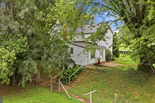 729 Rippon Village Dr, Charles Town, WV 25414 - Photo 3