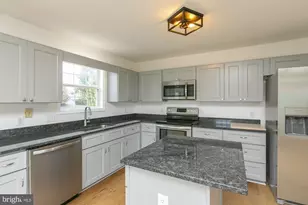 28 Roger Ct, Ranson, WV 25438 - Photo 9