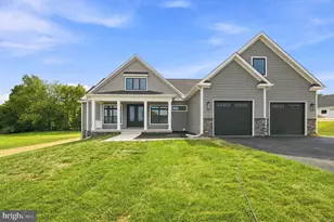 135 Mistletoe Ln, Harpers Ferry, WV 25425 - Photo 1