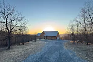 879 Olde Oak View Dr, Springfield, WV 26763 - Photo 5