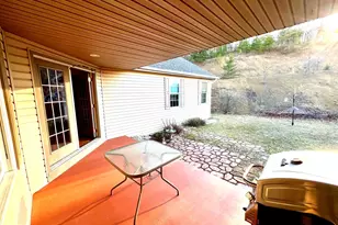 956 S Lakewood Dr, Ridgeley, WV 26753 - Photo 9