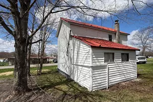 132 Oak St, Elk Garden, WV 26717 - Photo 5