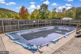 81 Maple Side Ct, Keyser, WV 26726 - Photo 5