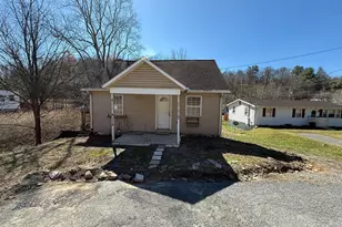 558 Martinsburg Rd, Berkeley Springs, WV 25411 - Photo 1
