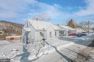 310 Greenway Dr, Berkeley Springs, WV 25411 - Photo 3