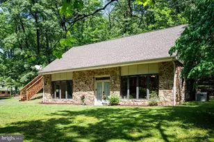 734 Log Cabin Ln, Berkeley Springs, WV 25411 - Photo 3