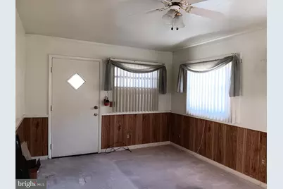 322 S Laurel Avenue, Berkeley Springs, WV 25411 - Photo 9