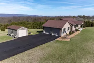 10 Jordan Hollow Ln, Berkeley Springs, WV 25411 - Photo 3