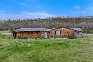 11249 Valley Rd, Berkeley Springs, WV 25411 - Photo 5