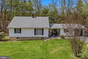 211 Crestview Ln, Berkeley Springs, WV 25411 - Photo 3