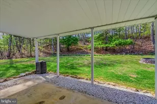 211 Crestview Ln, Berkeley Springs, WV 25411 - Photo 9