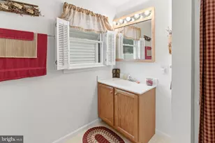 488 Harrison Ave, Berkeley Springs, WV 25411 - Photo 27