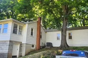 81 Norris Ave, Berkeley Springs, WV 25411 - Photo 3