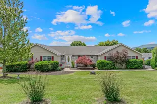 302 Prado Way, Berkeley Springs, WV 25411 - Photo 1