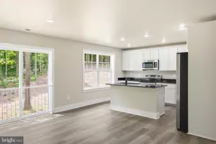 131 Triumph Ln, Hedgesville, WV 25427 - Photo 5