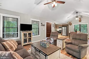 389 Rockview Ln, Great Cacapon, WV 25422 - Photo 7