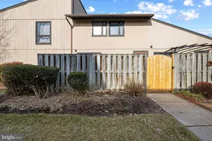 558 Glen Ct, Glen Burnie, MD 21061 - Photo 1