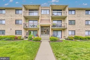 2 Summit Hill Ct, Baltimore, MD 21228 - Photo 1