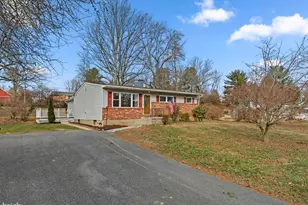 5309 Wendy Rd, Sykesville, MD 21784 - Photo 1