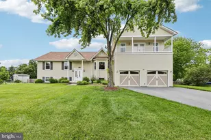 902 Clauser Ct, New Windsor, MD 21776 - Photo 1
