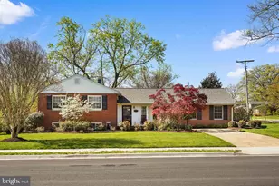 10917 Woodhaven Dr, Fairfax, VA 22030 - Photo 1