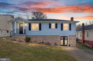 376 Stonewall St, Strasburg, VA 22657 - Photo 1